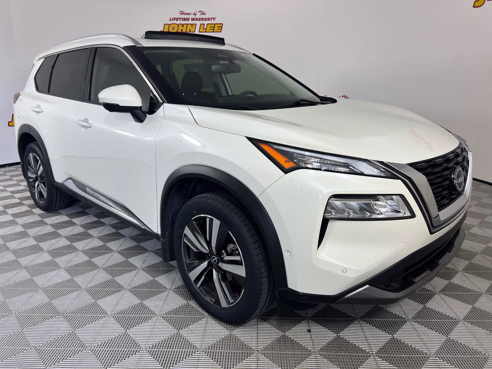 2023 Pearl White Tricoat Nissan Rogue SL FWD SUV