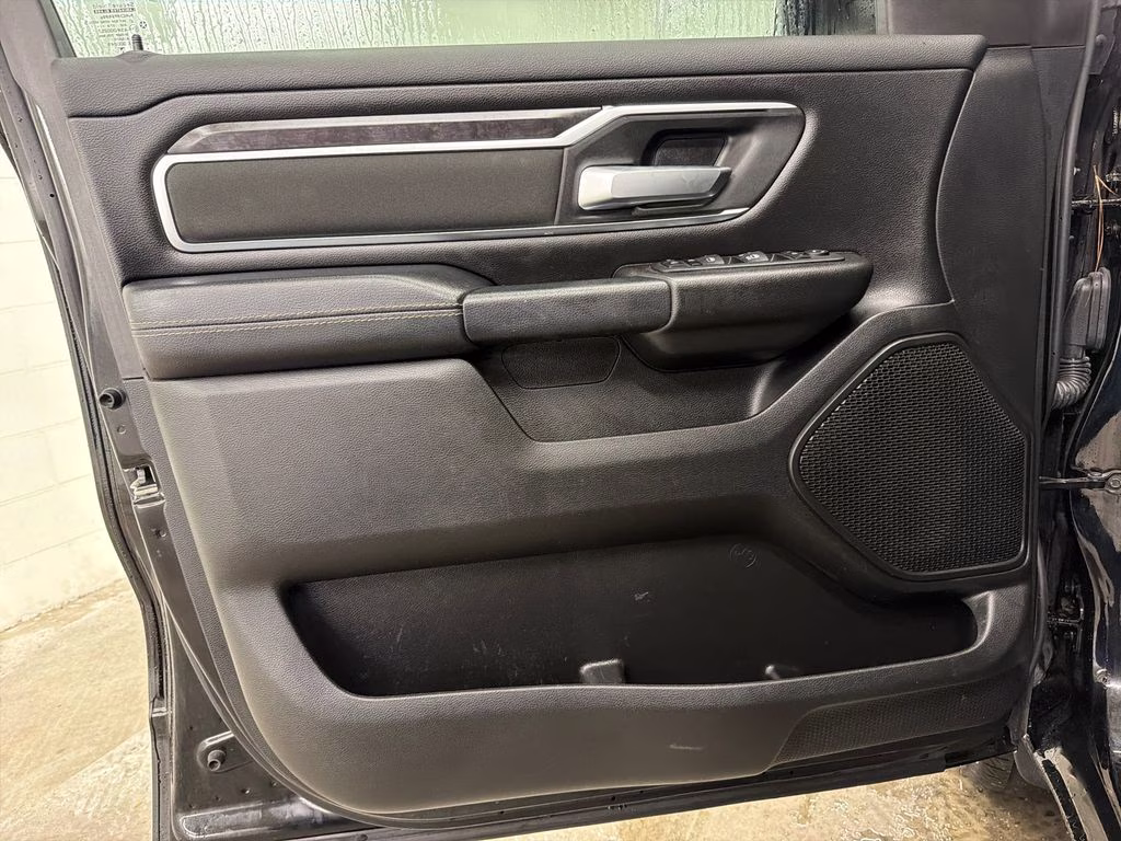 2024 Diamond Black Crystal Pearlcoat Ram 1500 Big Horn/Lone Star RWD Truck