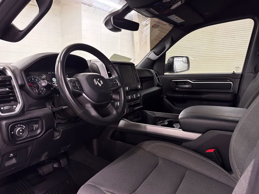 2024 Diamond Black Crystal Pearlcoat Ram 1500 Big Horn/Lone Star RWD Truck