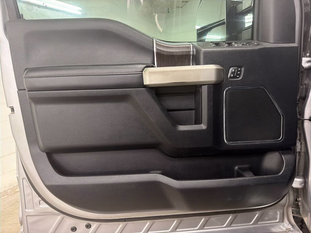 2020 Iconic Silver Metallic Ford Super Duty F-250 SRW Lariat 4X4 Truck