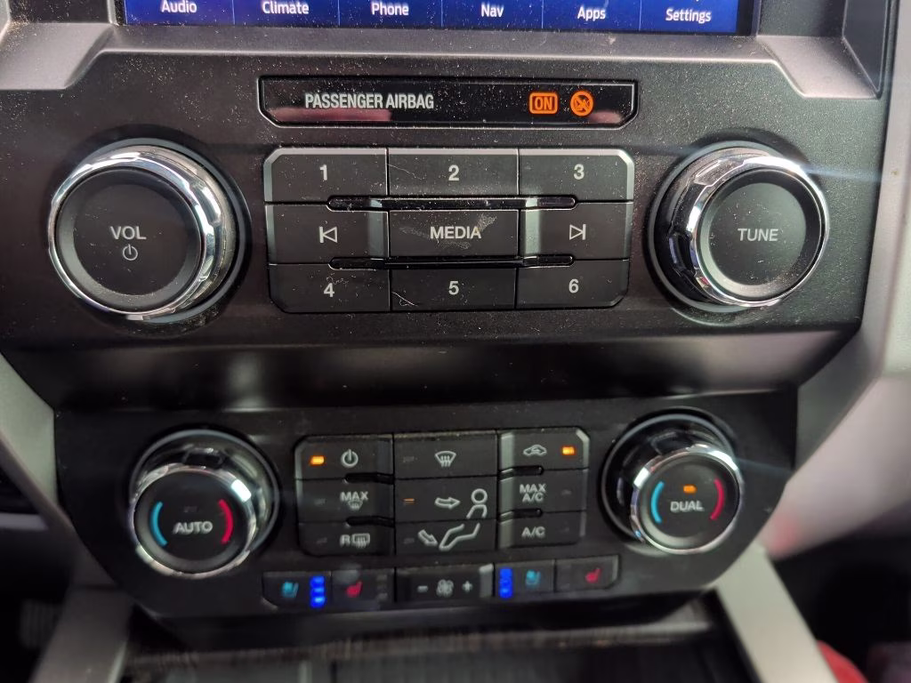 2020 Iconic Silver Metallic Ford Super Duty F-250 SRW Lariat 4X4 Truck