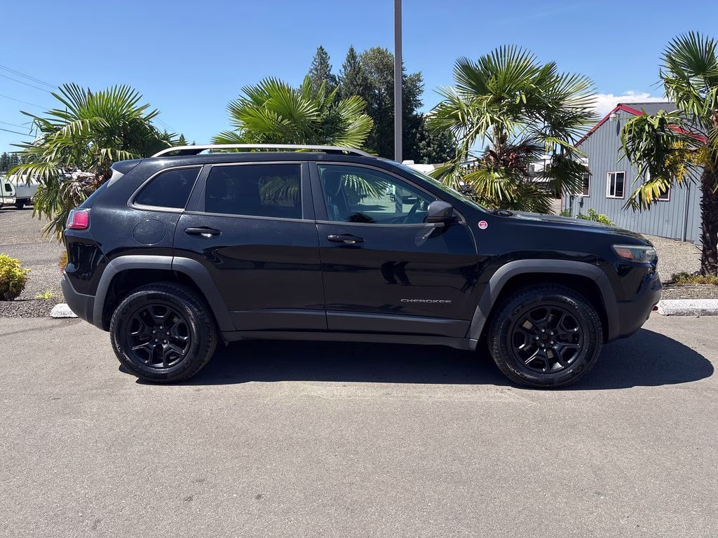 2020 Diamond Black Crystal Pearlcoat Jeep Cherokee Trailhawk 4X4 SUV