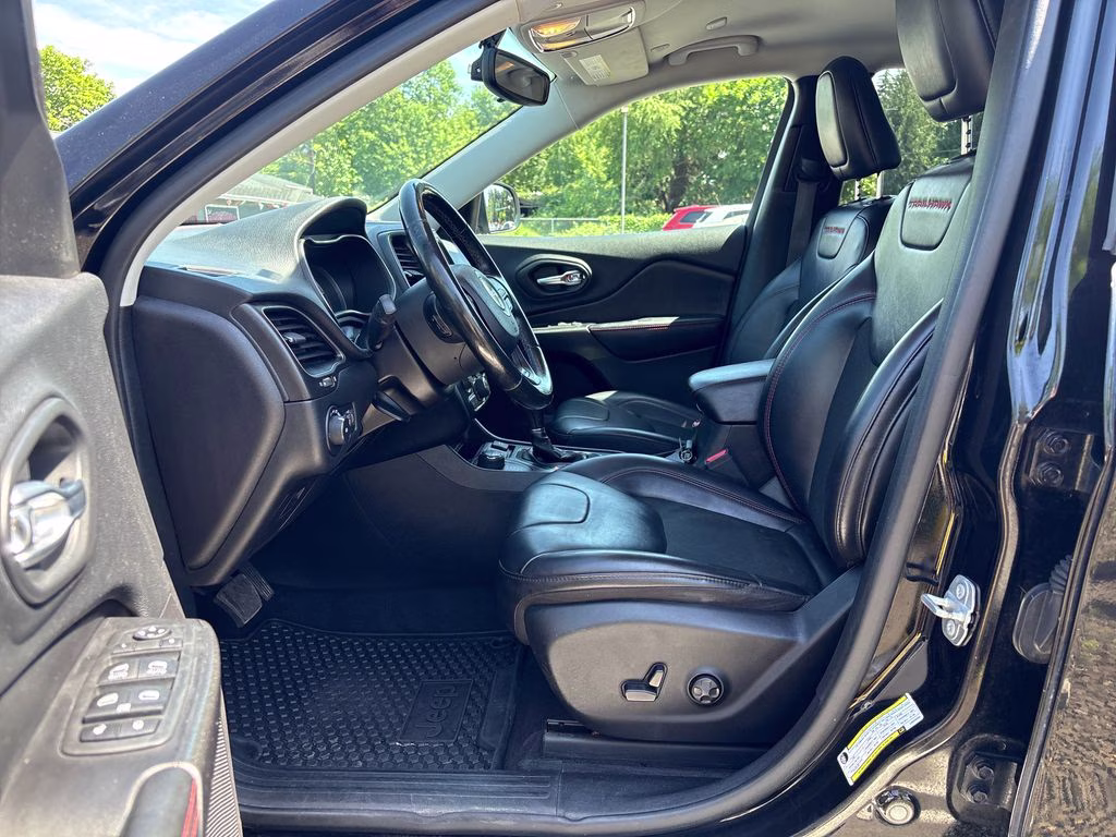 2020 Diamond Black Crystal Pearlcoat Jeep Cherokee Trailhawk 4X4 SUV