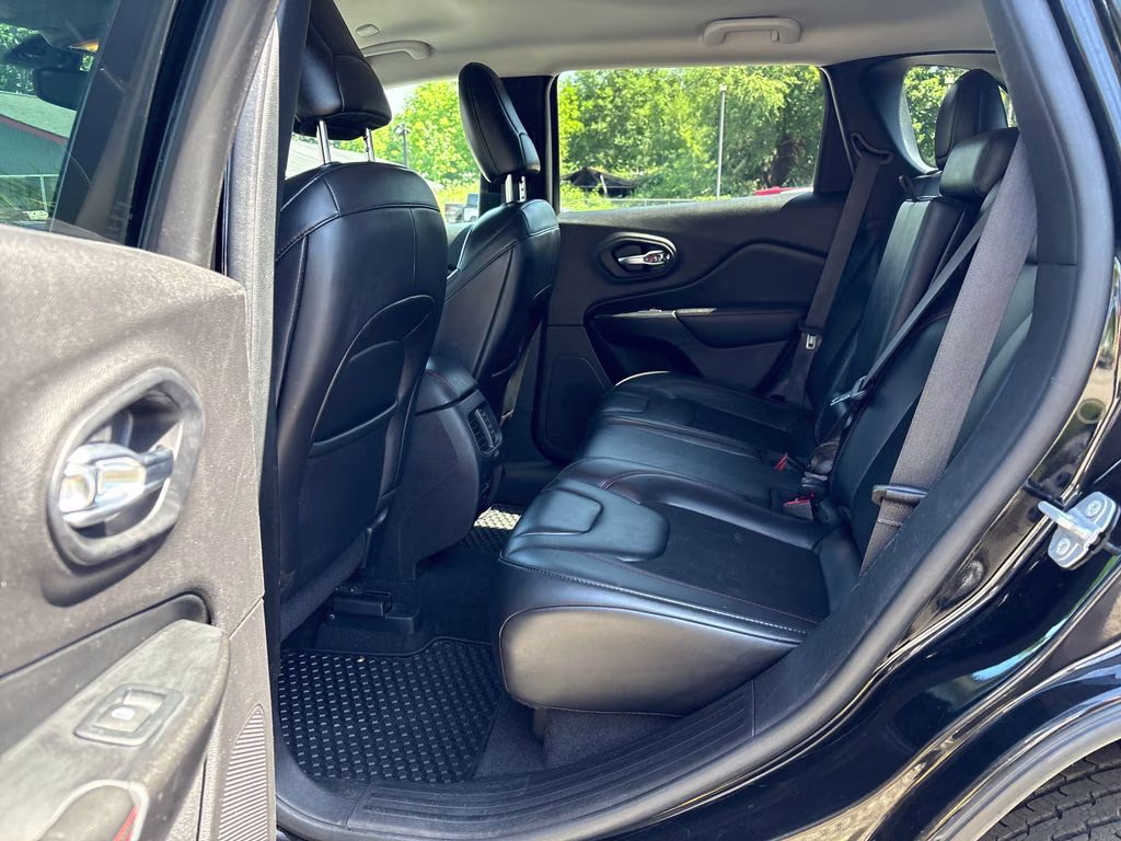 2020 Diamond Black Crystal Pearlcoat Jeep Cherokee Trailhawk 4X4 SUV