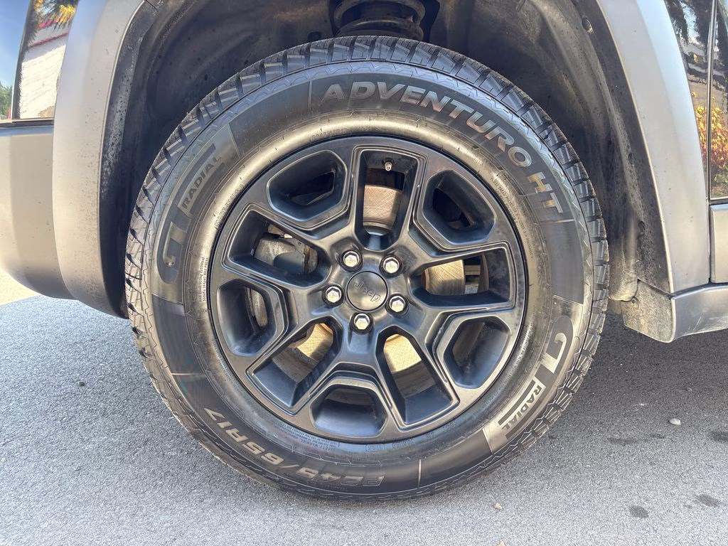 2020 Diamond Black Crystal Pearlcoat Jeep Cherokee Trailhawk 4X4 SUV