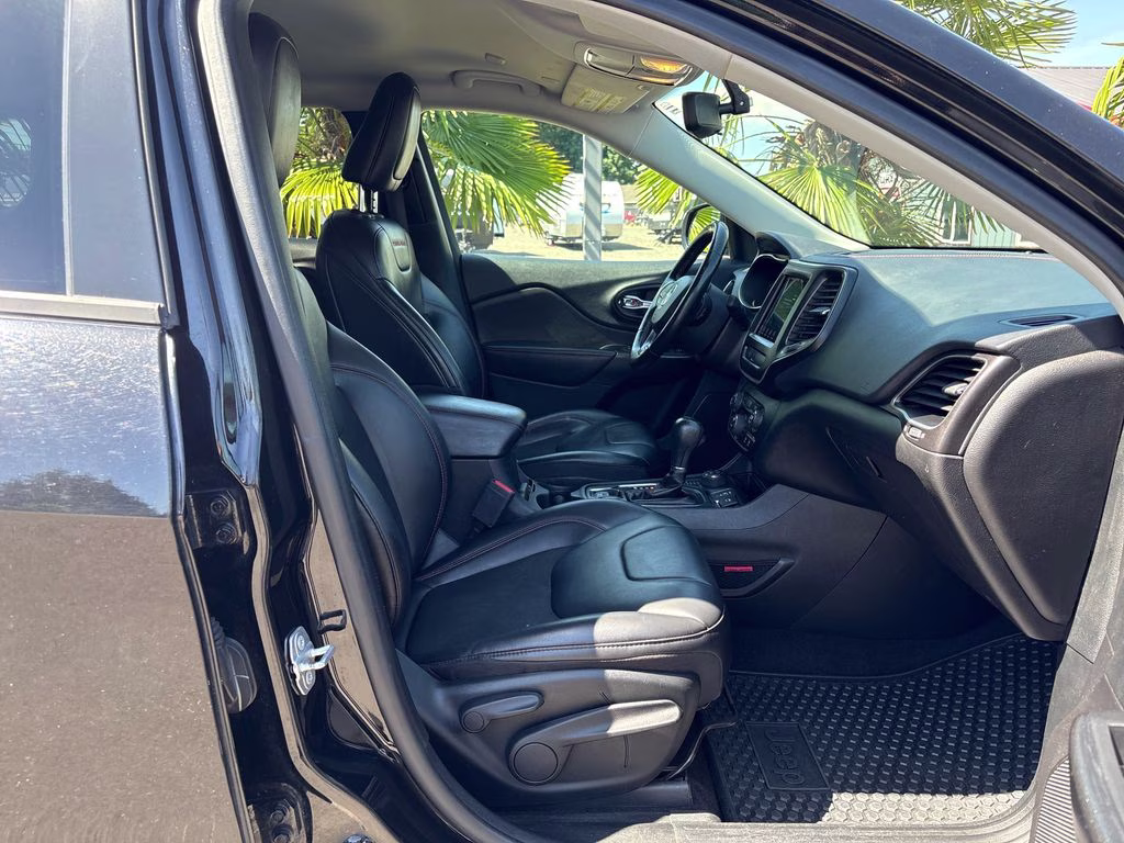 2020 Diamond Black Crystal Pearlcoat Jeep Cherokee Trailhawk 4X4 SUV