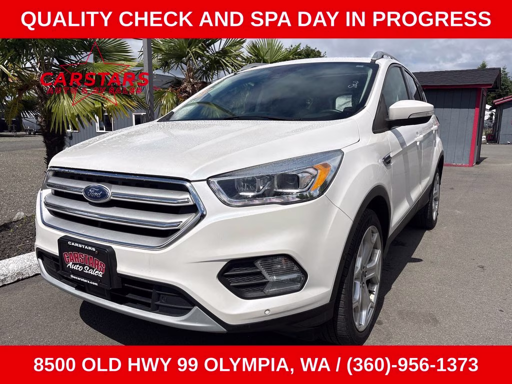 2019 White Platinum Clearcoat Metallic Ford Escape Titanium 4X4 SUV