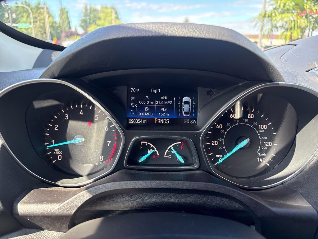 2019 White Platinum Clearcoat Metallic Ford Escape Titanium 4X4 SUV
