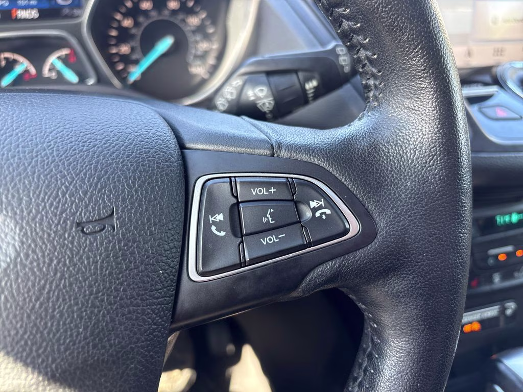 2019 White Platinum Clearcoat Metallic Ford Escape Titanium 4X4 SUV