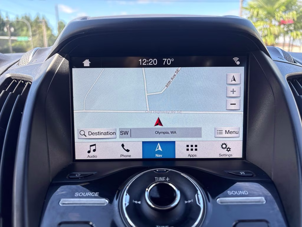 2019 White Platinum Clearcoat Metallic Ford Escape Titanium 4X4 SUV