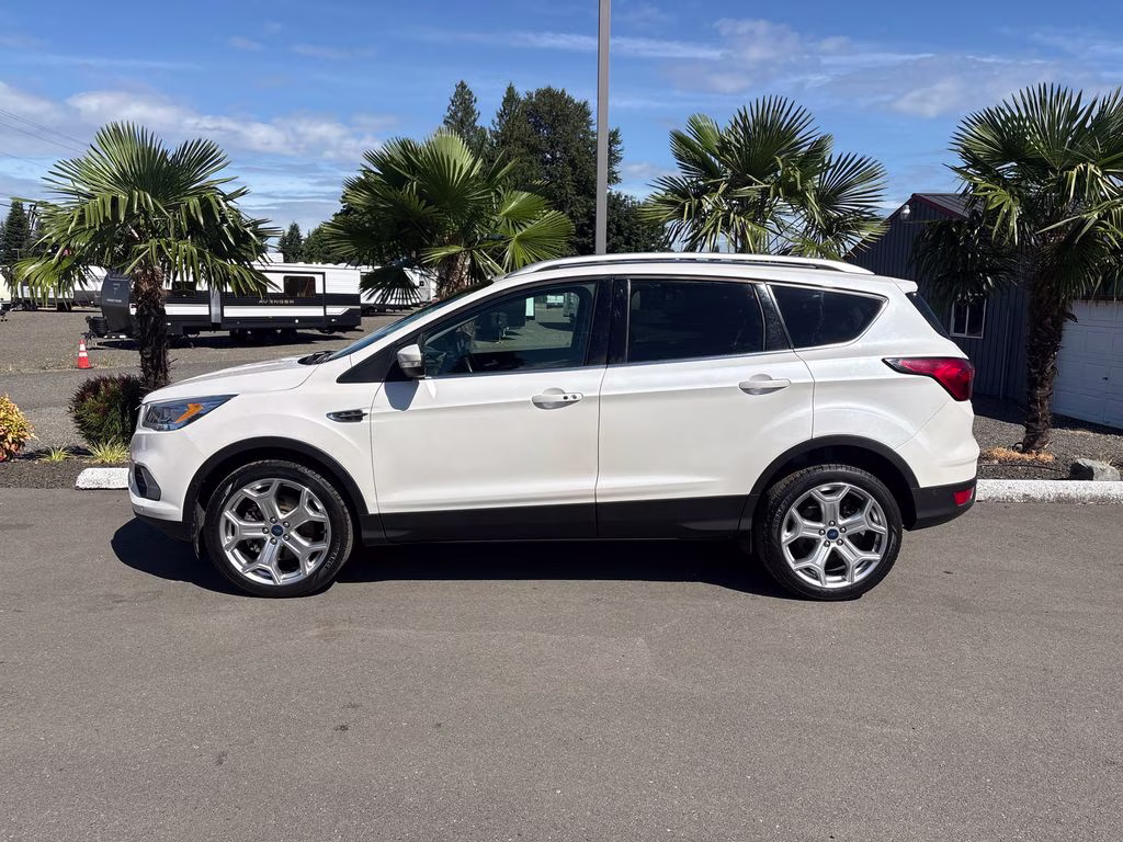 2019 White Platinum Clearcoat Metallic Ford Escape Titanium 4X4 SUV