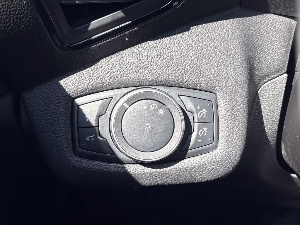 2019 White Platinum Clearcoat Metallic Ford Escape Titanium 4X4 SUV