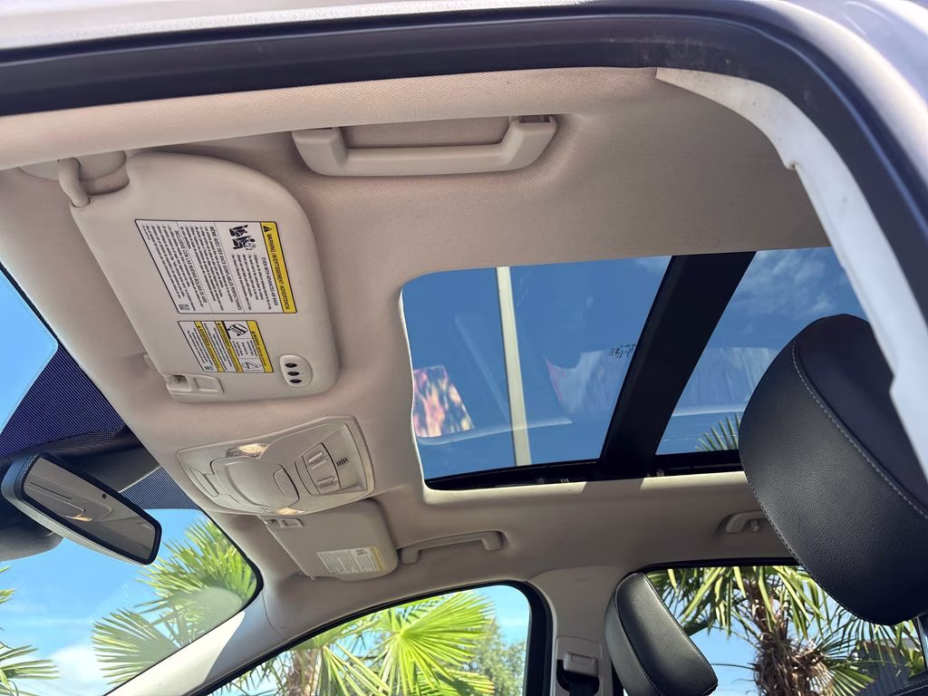 2019 White Platinum Clearcoat Metallic Ford Escape Titanium 4X4 SUV