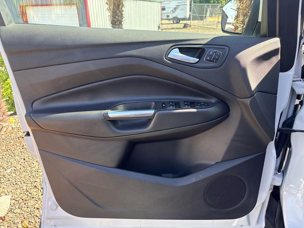 2019 White Platinum Clearcoat Metallic Ford Escape Titanium 4X4 SUV