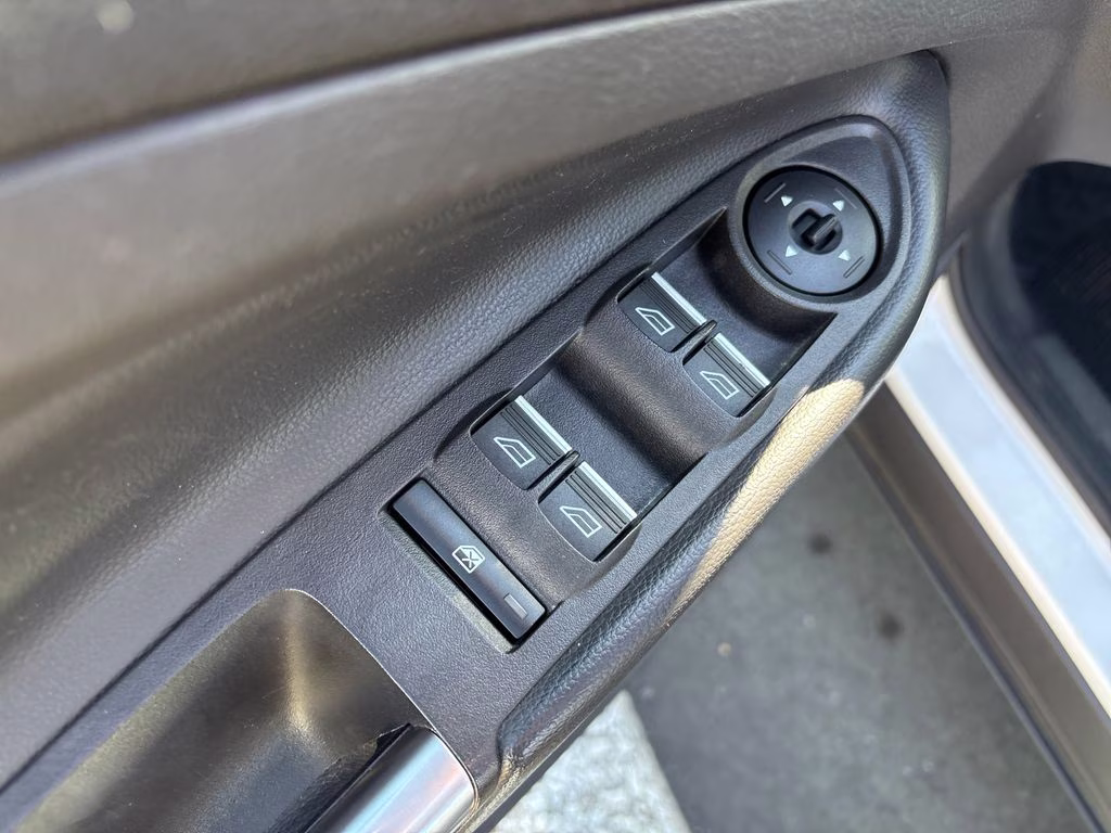 2019 White Platinum Clearcoat Metallic Ford Escape Titanium 4X4 SUV