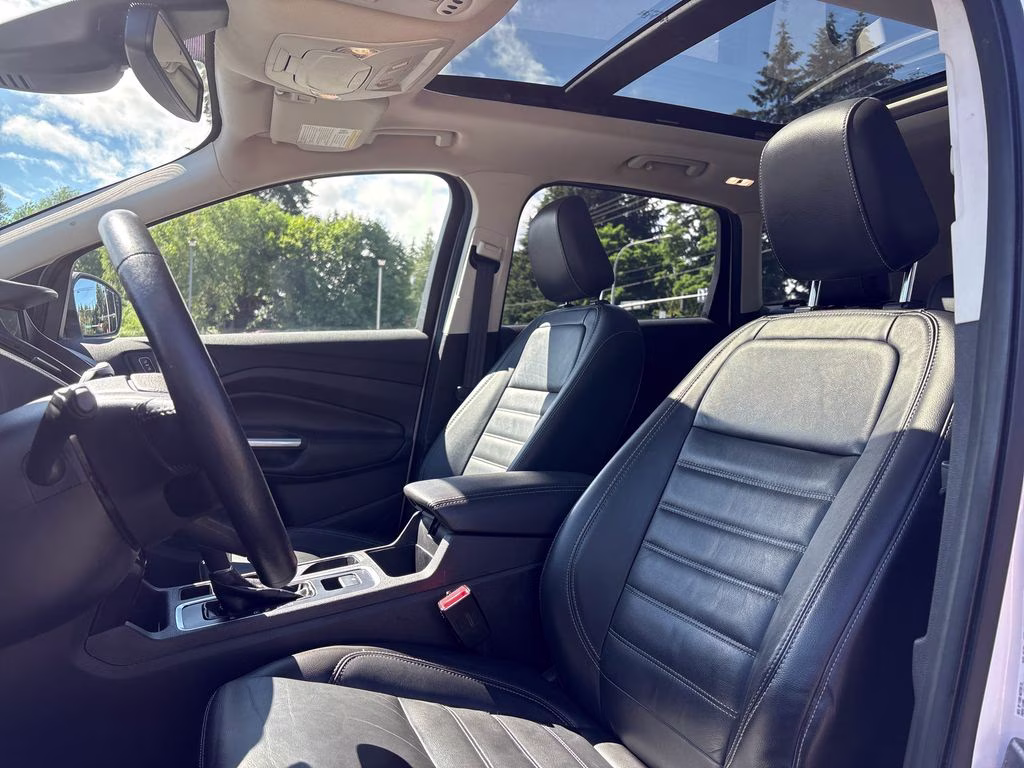 2019 White Platinum Clearcoat Metallic Ford Escape Titanium 4X4 SUV