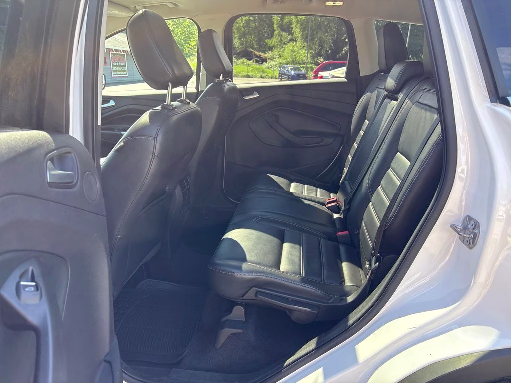 2019 White Platinum Clearcoat Metallic Ford Escape Titanium 4X4 SUV