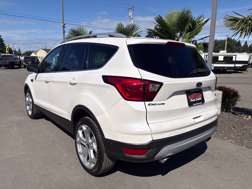 2019 White Platinum Clearcoat Metallic Ford Escape Titanium 4X4 SUV