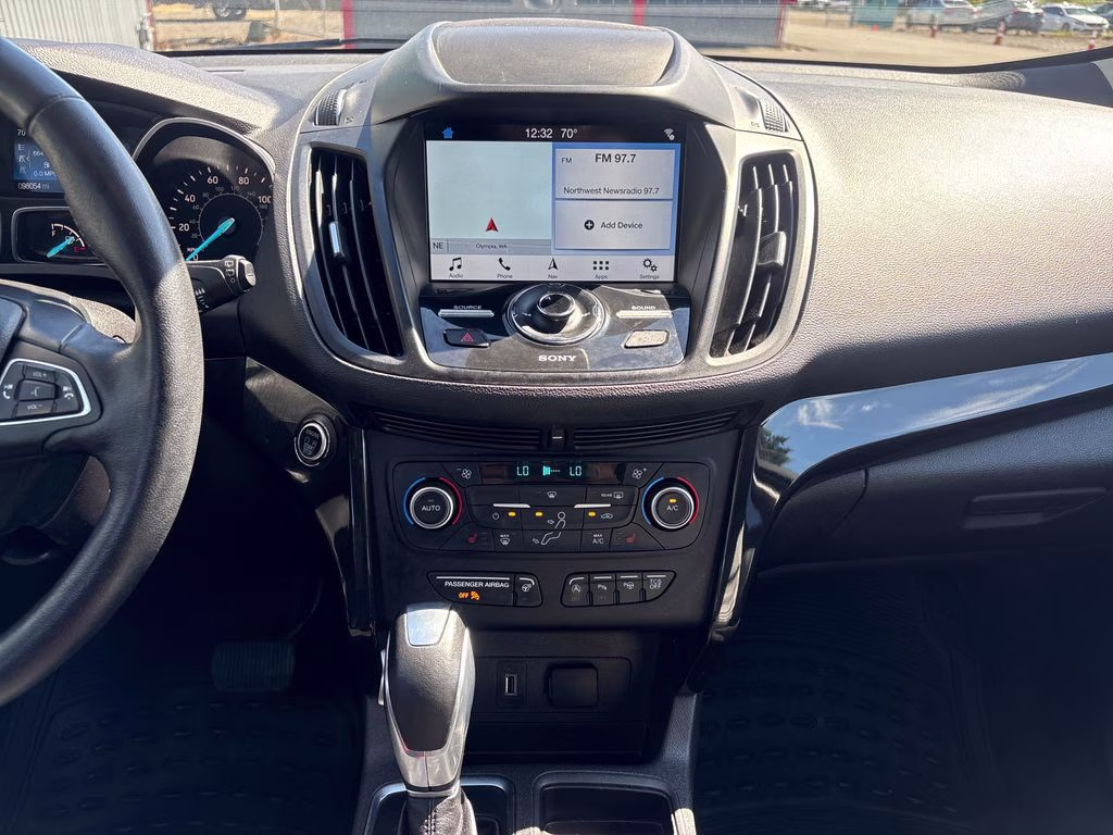 2019 White Platinum Clearcoat Metallic Ford Escape Titanium 4X4 SUV