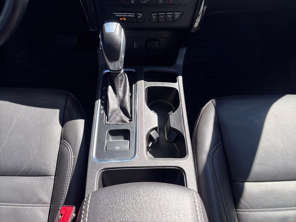 2019 White Platinum Clearcoat Metallic Ford Escape Titanium 4X4 SUV