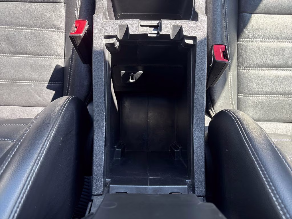 2019 White Platinum Clearcoat Metallic Ford Escape Titanium 4X4 SUV