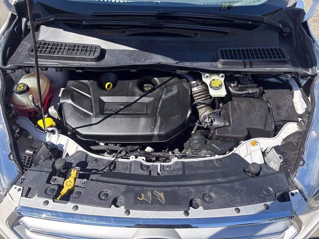 2019 White Platinum Clearcoat Metallic Ford Escape Titanium 4X4 SUV