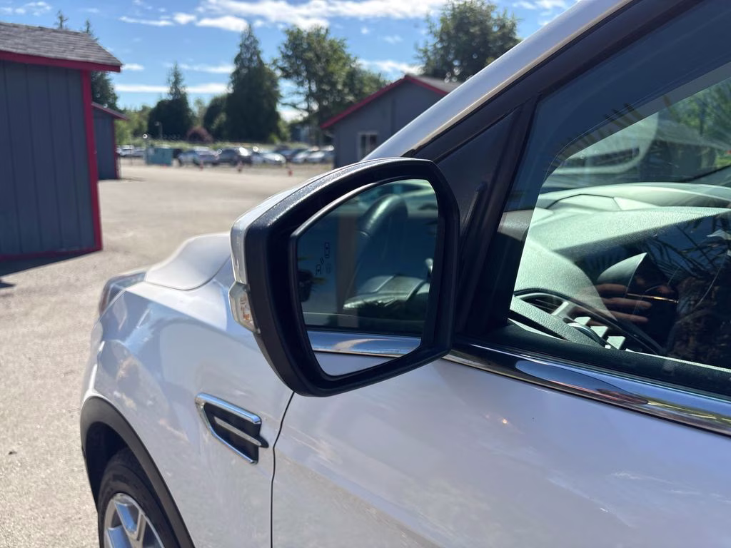 2019 White Platinum Clearcoat Metallic Ford Escape Titanium 4X4 SUV