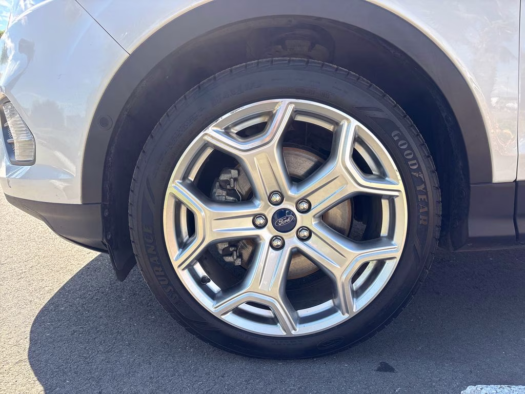 2019 White Platinum Clearcoat Metallic Ford Escape Titanium 4X4 SUV