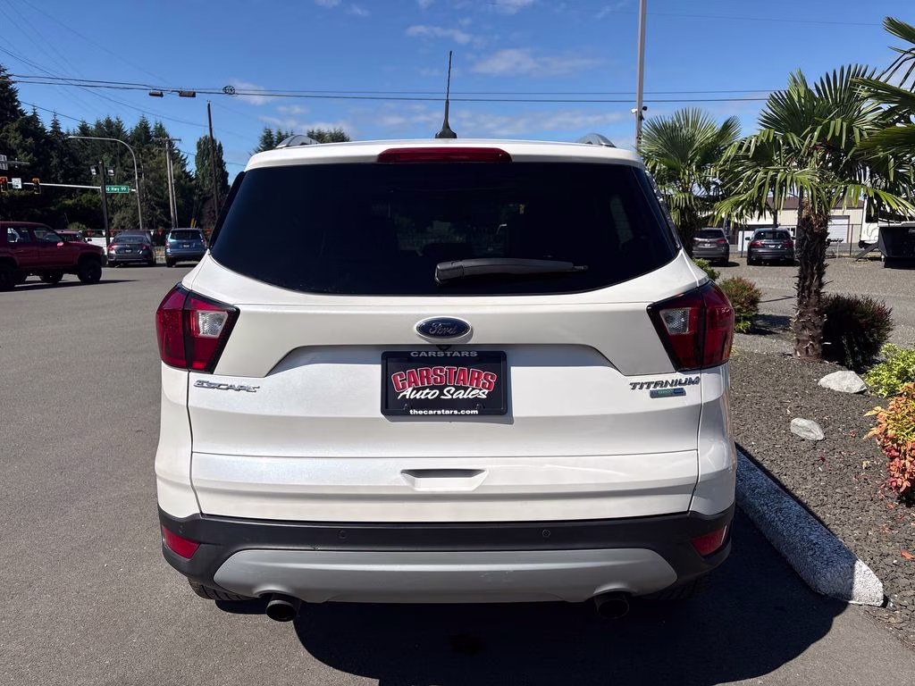 2019 White Platinum Clearcoat Metallic Ford Escape Titanium 4X4 SUV