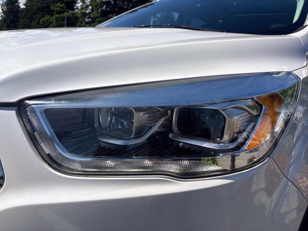 2019 White Platinum Clearcoat Metallic Ford Escape Titanium 4X4 SUV