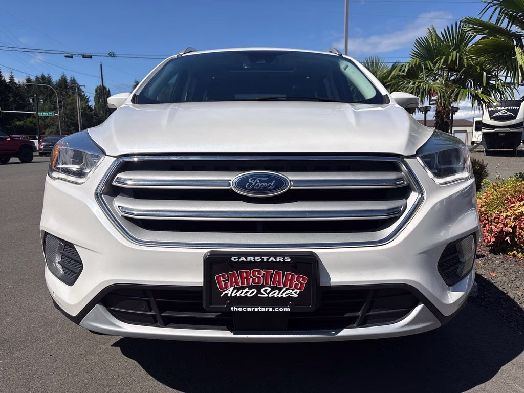 2019 White Platinum Clearcoat Metallic Ford Escape Titanium 4X4 SUV