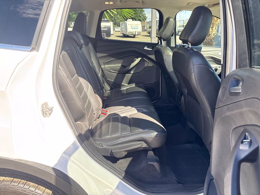 2019 White Platinum Clearcoat Metallic Ford Escape Titanium 4X4 SUV
