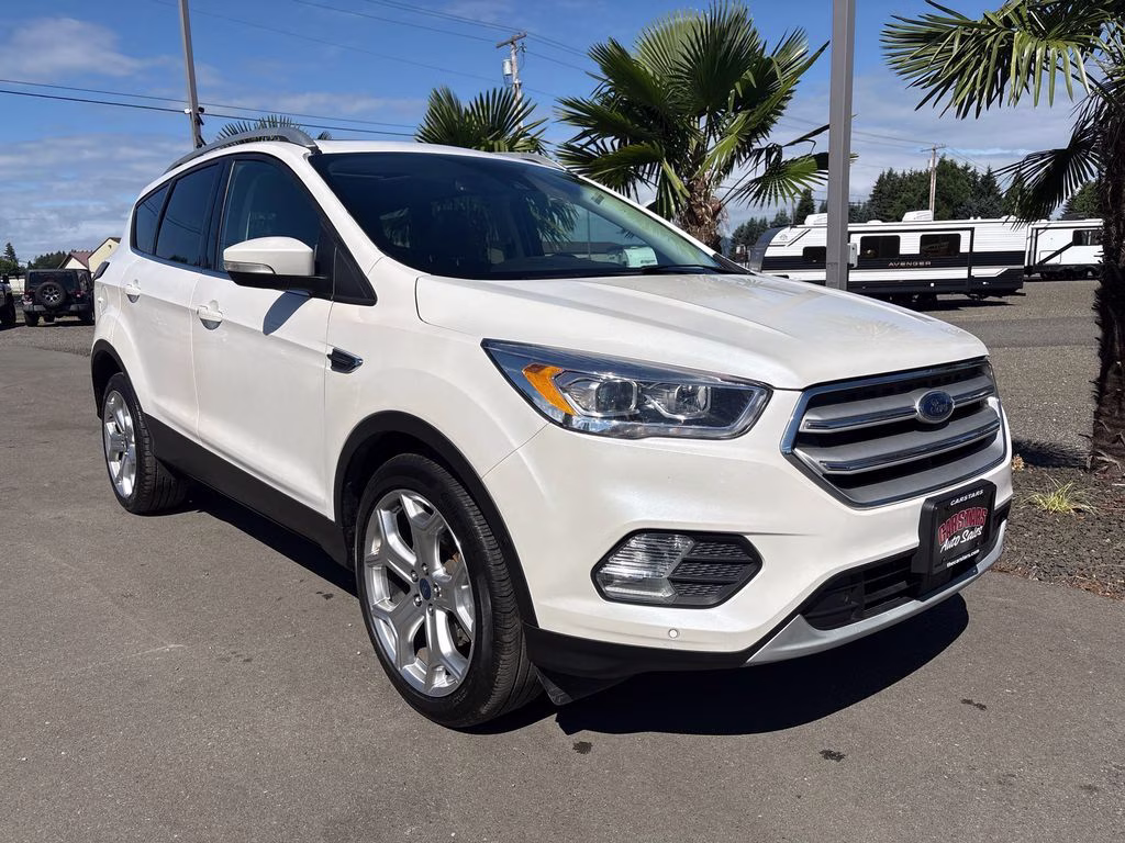 2019 White Platinum Clearcoat Metallic Ford Escape Titanium 4X4 SUV