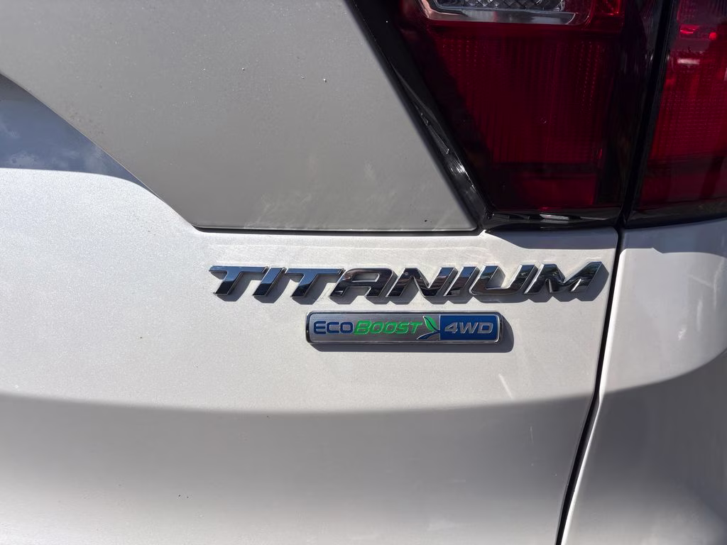 2019 White Platinum Clearcoat Metallic Ford Escape Titanium 4X4 SUV