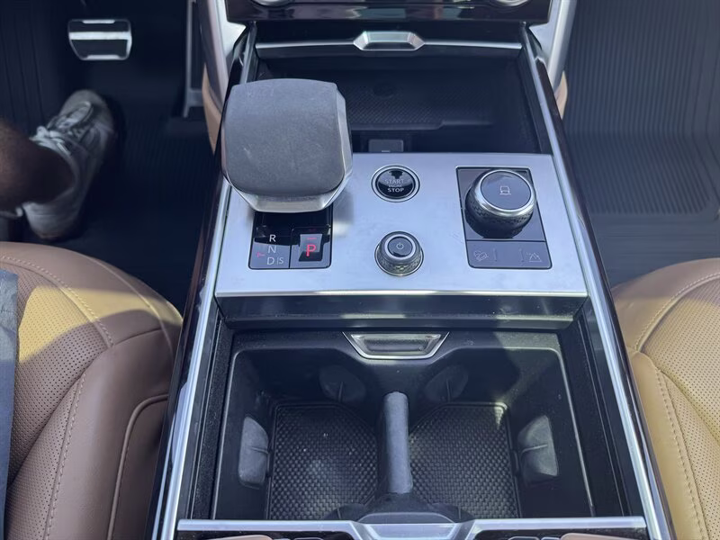 2023 Fuji White Land Rover Range Rover P400 SE LWB AWD SUV