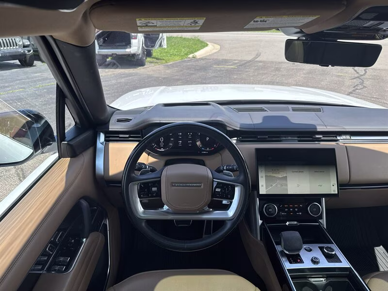 2023 Fuji White Land Rover Range Rover P400 SE LWB AWD SUV