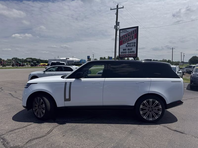 2023 Fuji White Land Rover Range Rover P400 SE LWB AWD SUV