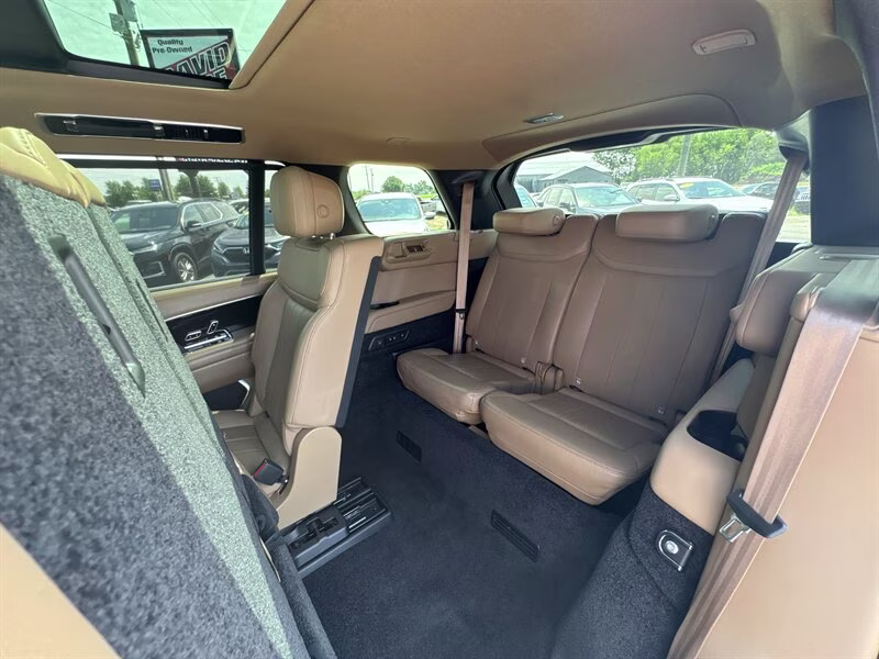 2023 Fuji White Land Rover Range Rover P400 SE LWB AWD SUV