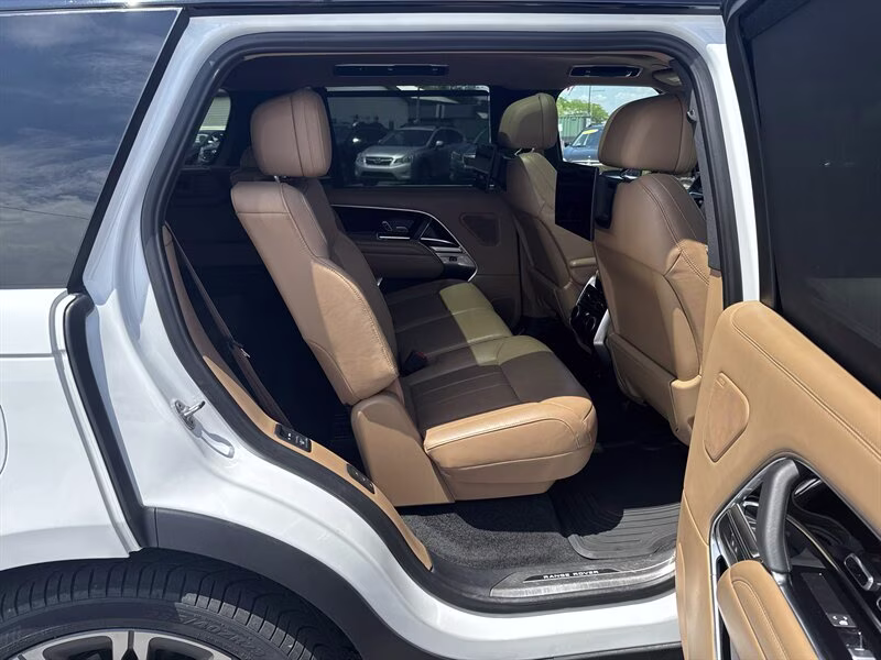 2023 Fuji White Land Rover Range Rover P400 SE LWB AWD SUV