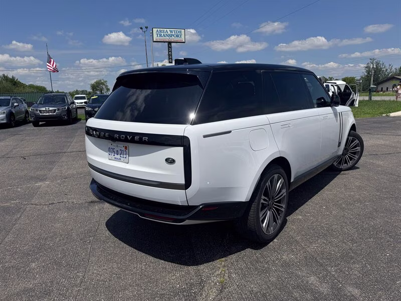 2023 Fuji White Land Rover Range Rover P400 SE LWB AWD SUV