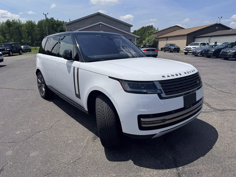 2023 Fuji White Land Rover Range Rover P400 SE LWB AWD SUV