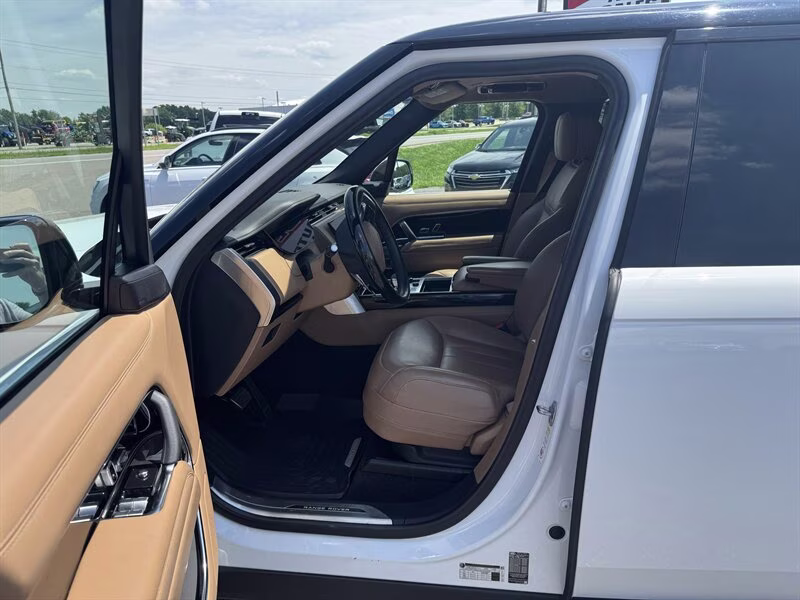 2023 Fuji White Land Rover Range Rover P400 SE LWB AWD SUV