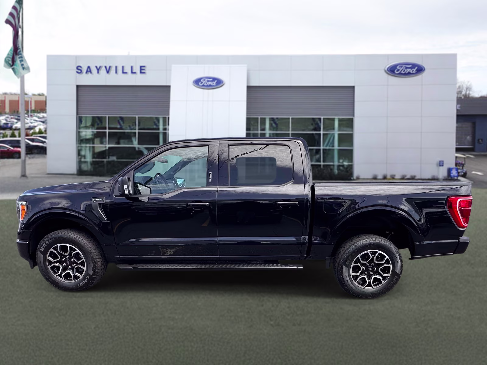 2023 Agate Black Metallic Ford F-150 XLT 4WD SuperCrew 5.5' Box 4X4 Truck