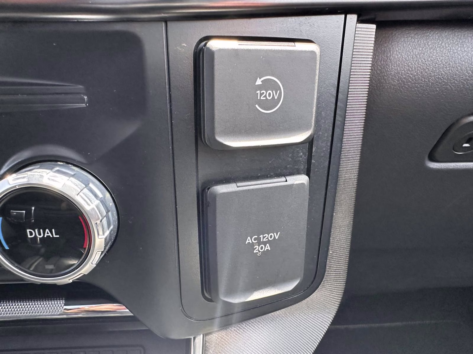 2023 Ford F-150 Platinum - Photo 30