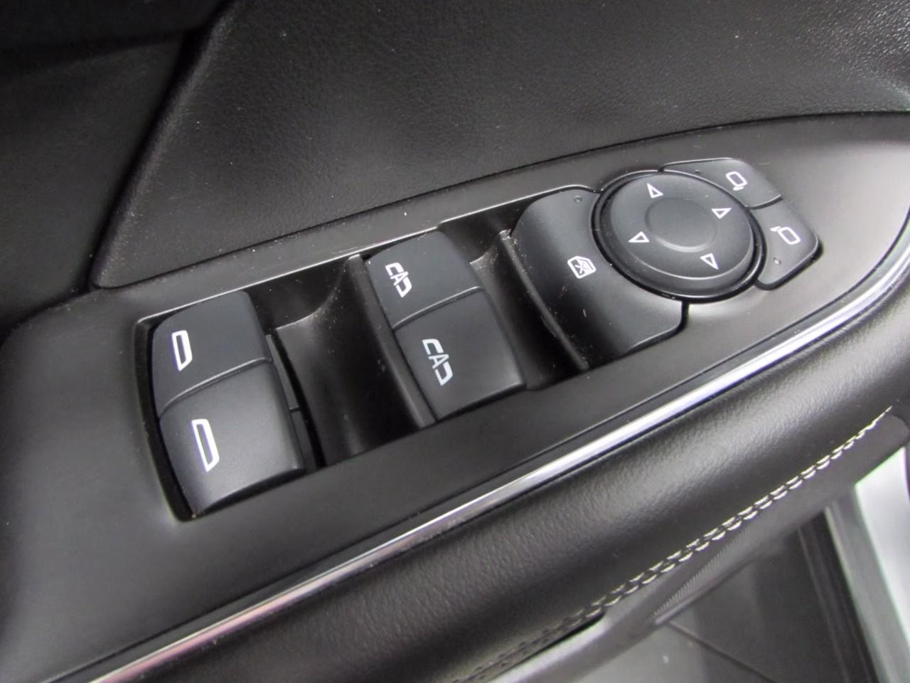 2023 Moonstone Gray Metallic Buick Envision Essence AWD SUV