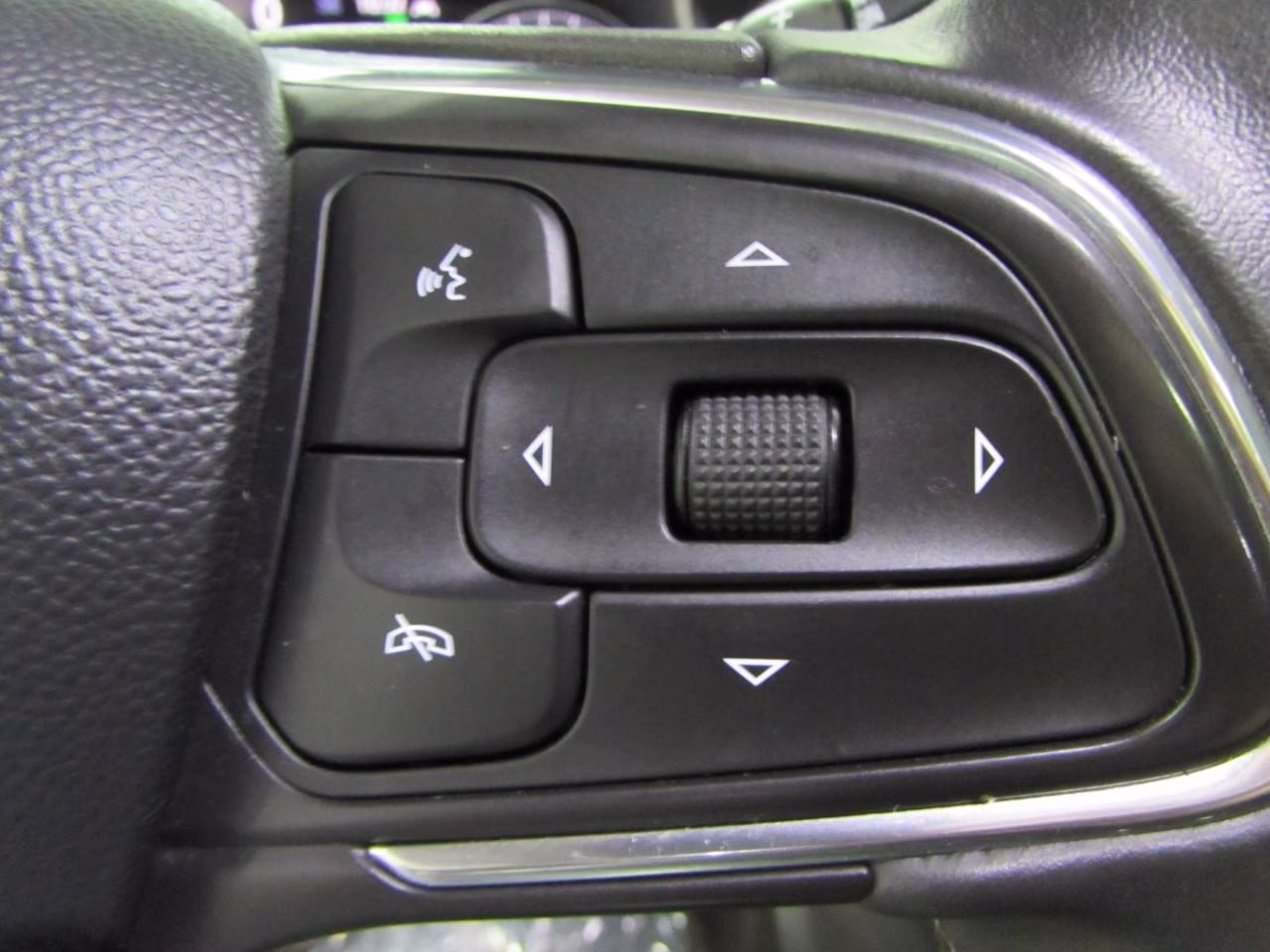 2023 Moonstone Gray Metallic Buick Envision Essence AWD SUV