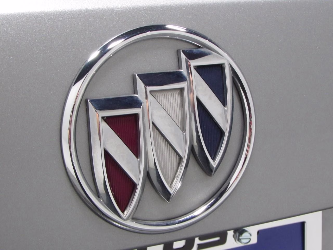 2023 Moonstone Gray Metallic Buick Envision Essence AWD SUV