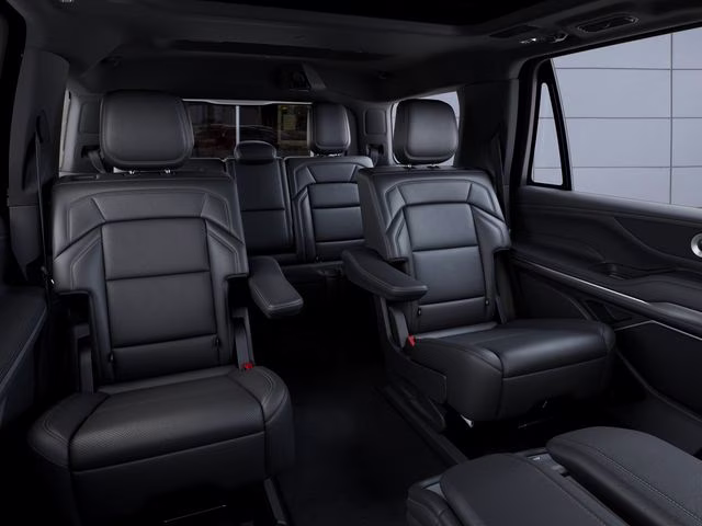 2027 Infinite Black Metallic Clearcoat Lincoln Navigator Reserve 4X4 SUV