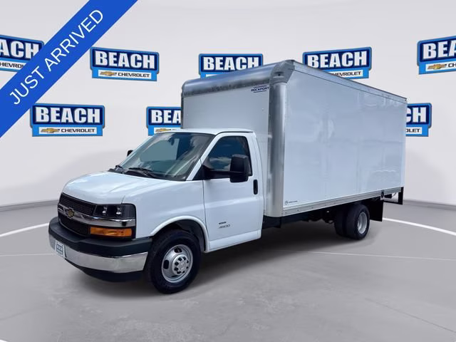 2026 Summit White Chevrolet Express Cutaway 4500 2WT RWD Long Wheelbase