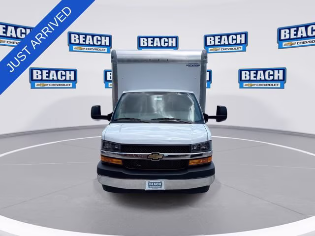 2026 Summit White Chevrolet Express Cutaway 4500 2WT RWD Long Wheelbase